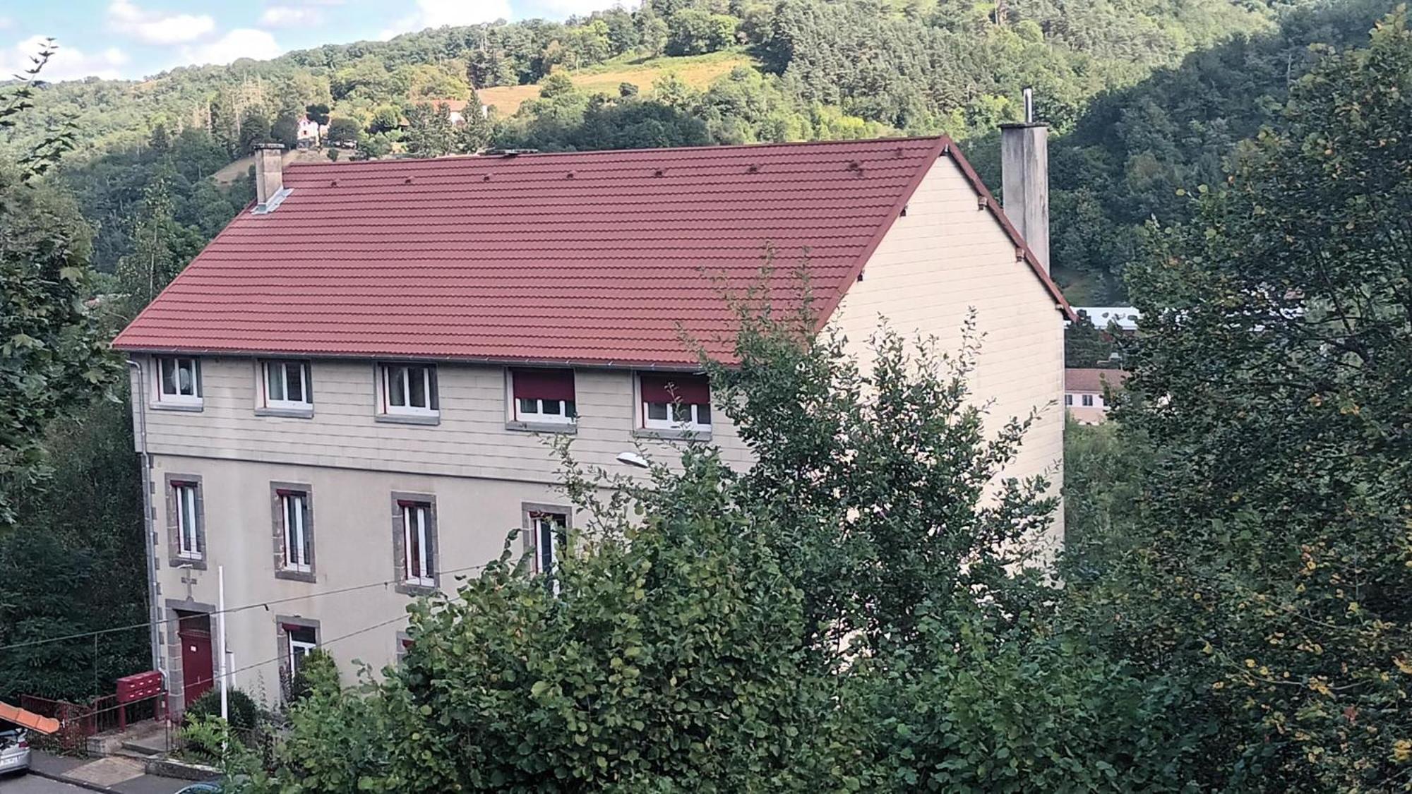 Appartement T1 Proche De Vulcania Pontaumur Exterior photo